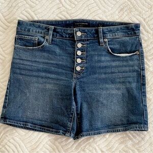 Lucky Brand Women's Blue Denim Shorts Roll Up EUC Size (8) 29